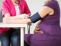Con la pressione alta in gravidanza più rischio di obesità del bimbo (ANSA)