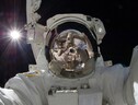 Un astronauta impegnato in un'attività extraveicolare (fonte: NASA) (ANSA)