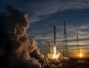 Lanciati da SpaceX i primi satelliti Starlink di nuova generazione (fonte: SpaceX) (ANSA)