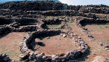 I resti dell'insediamento dell'Età del bronzo a Ustica (fonte: parchiarcheologici.regione.sicilia.it) (ANSA)