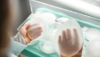 Italia prima al mondo, istituisce il registro per le protesi mammarie (ANSA)
