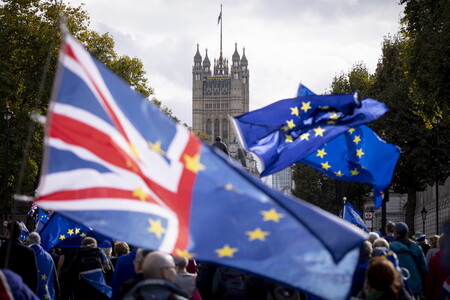 Brexit: studenti Ue dimezzati negli atenei del Regno Unito, riparte polemica