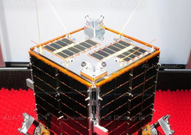 Il satellite AlmaSat-1 (fonte: Università di Bologna) © Ansa