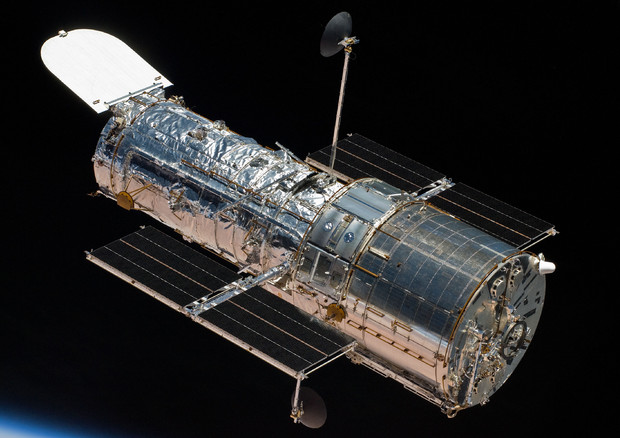Una foto del telescopio spaziale Hubble, scatta il 19 maggio 2009 da un astronauta a bordo dello space shuttle Atlantis (Fonte: NASA) © Ansa