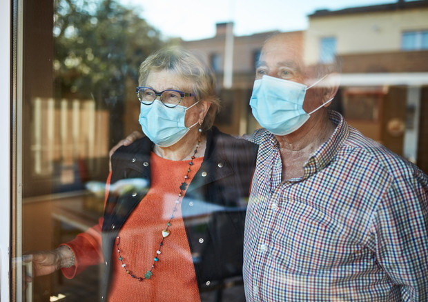 Anziani in lockdown © Ansa