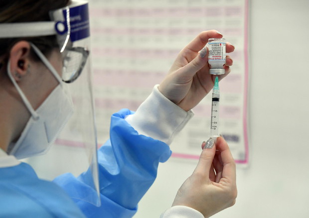 Eurocamera chiede più trasparenza su acquisti dei vaccini © EPA