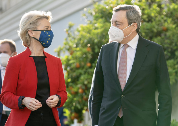 La Presidente della Commissione Ue, Ursula von der Leyen e il Premier italiano, Mario Draghi © ANSA