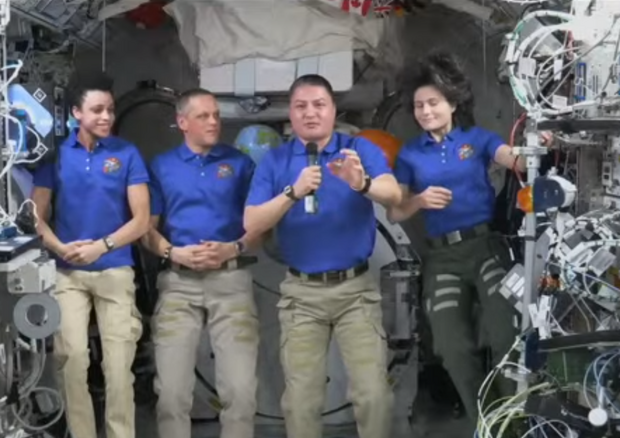 Gli astronauti della Crew 4, con Samantha Cristoforetti, nella conferenza stampa di saluto alla vigilia della partenza dalla Stazione Spaziale (fonte: NASA TV) © Ansa