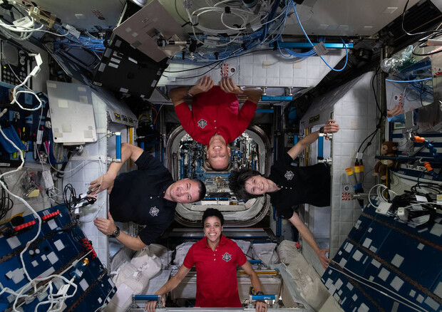 Samantha Crisotoforetti e gli altri membri dell'equipaggio della Crew 4 nella Stazione Spaziale (fonte: NASA) © Ansa