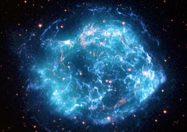 Immagine composita del resto di supernova Cassiopea A (fonte: X-ray: Chandra: NASA/CXC/SAO, IXPE: NASA/MSFC/J. Vink et al.; Optical: NASA/STScI) © Ansa