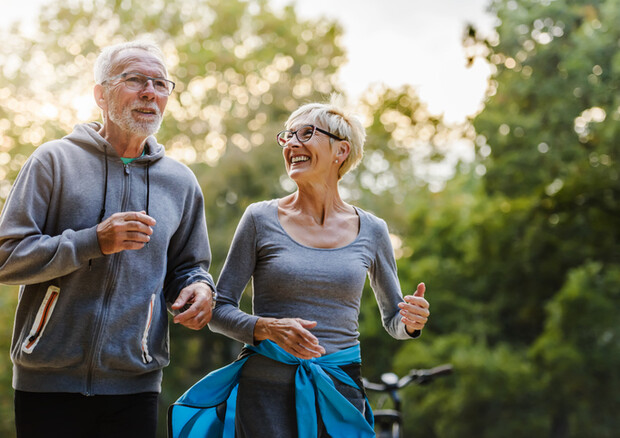 Anziani, attività fisica regolare riduce mortalità del 30% © Ansa
