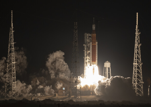 Il lancio del razzo Sls della missione Artemis 1 (fonte: NASA/Bill Ingalls) © Ansa
