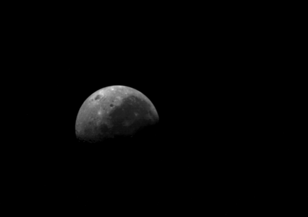 La Luna fotografata dal satellite ArgoMoon della missione Artemis 1 (fonte: ASI/NASA) © Ansa