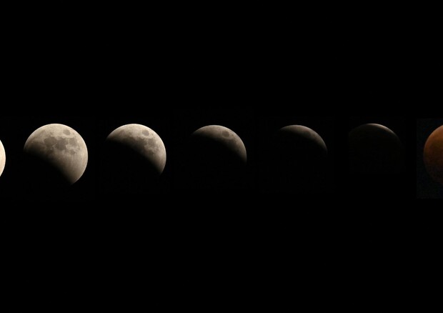 L'eclissi totale di Luna, l'ultima fino al 2025 © AFP