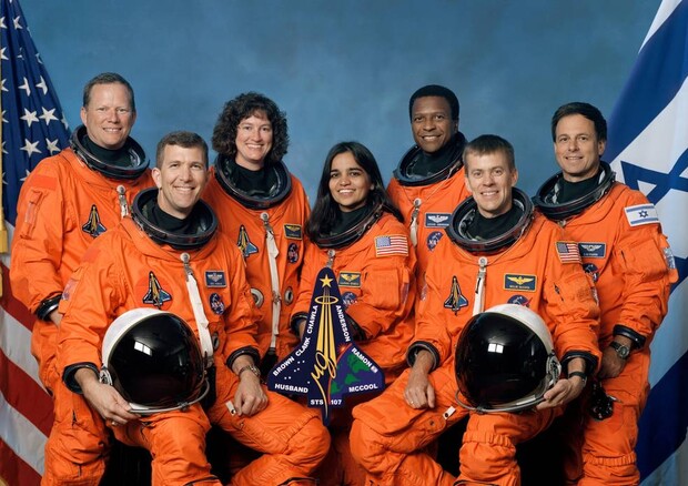 L'equipaggio dello shuttle Columbia. Da sinistra: David M. Brown, Rick D. Husband, Laurel B. Clark, Kalpana Chawla, Michael P. Anderson, William C. “Willie” McCool, Ilan Ramon (fonte: NASA) © Ansa