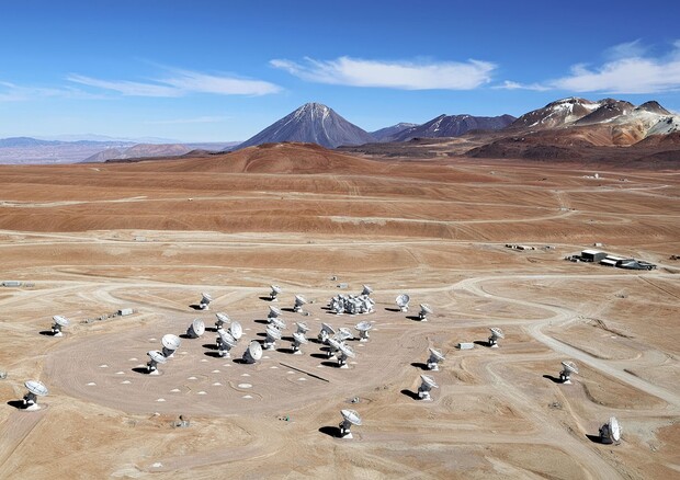 Il gigantesco osservatorio Alma in Cile compie 10 anni  © Ansa