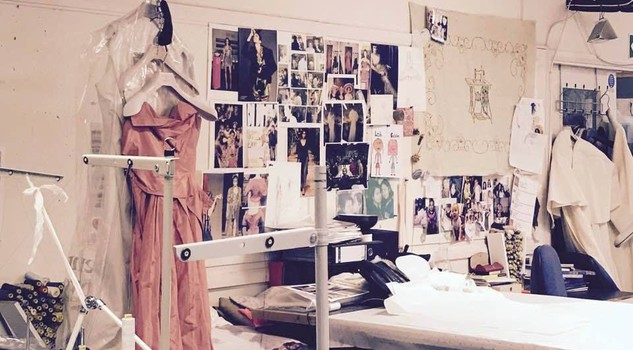 il backstage di Vivienne Westwood in un'immagine scattata da studenti Polimoda a Londra (da Facebook Polimoda)