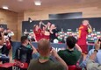 Conference, i giocatori della Roma interrompono la conferenza stampa di Mourinho: 'Campeones!!' © ANSA
