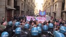 Tensioni tra polizia e manifestanti per l'arrivo di Mario Draghi(ANSA)