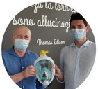 Renato Favero e Cristian Fracassi il medico che ha avuto l'idea di adattare una maschera da snorkeling a scopi sanitari e l'ingegnere che l'ha realizzata © ANSA