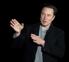 Elon Musk vende azioni Tesla per 7 miliardi di dollari (ANSA)