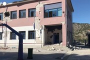 Terremoto in Grecia, gli abitanti recuperano quanto rimasto nelle proprie case