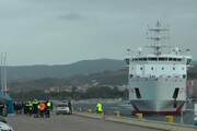 Migranti, iniziato a Reggio Calabria lo sbarco dalla nave 'Diciotti'