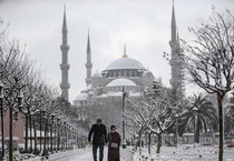 A snowy winter day in Istanbul (ANSA)
