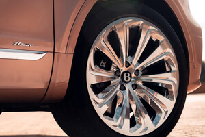 Bentley Bentayga Extended Wheelbase, nuovo grand touring suv (ANSA)