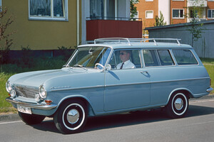 Opel Astra Sports Tourer, tutto partì da una Kadett Caravan (ANSA)