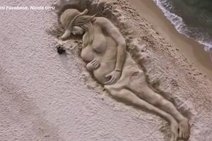 A Platamona una scultura di sabbia per ricordare Giulia Tramontano (ANSA)