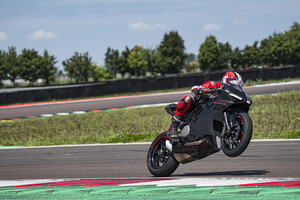 Ducati Panigale V2 Black On Black (ANSA)