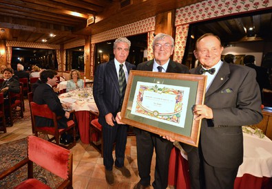 Consegna del Premio Nuvoletti dell'Accademia della Cucina Italiana a Piero Roullet dell'Hotel Bellevue di Cogne (Aosta) (ANSA)