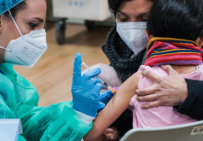 Open day di vaccinazioni dei bimbi ieri a Torino (ANSA)