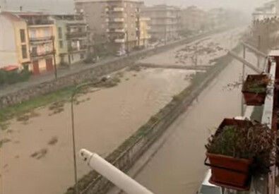 Un frame tratto da un video su YouTube che riguarda il maltempo in provincia di Messina (ANSA)