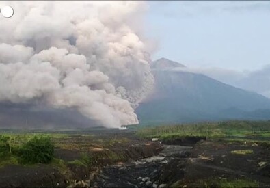 Indonesia, erutta il vulcano del Monte Semeru: centinaia di evacuati