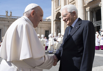 Papa Francesco con il presidente della Repubblica Sergio Mattarella (ANSA)