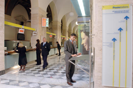 Un ufficio postale a Roma © ANSA