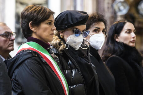 Milly Carlucci durante i funerali dello stilista Renato Balestra © ANSA