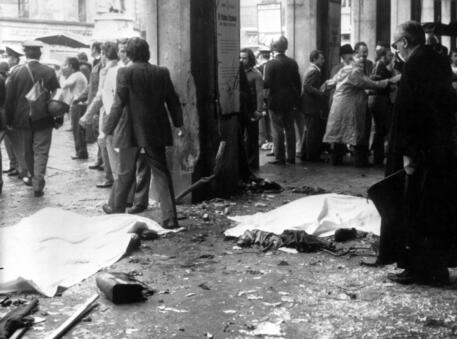Piazza della Loggia a Brescia dopo l'attentato del 28 maggio 1974 © ANSA