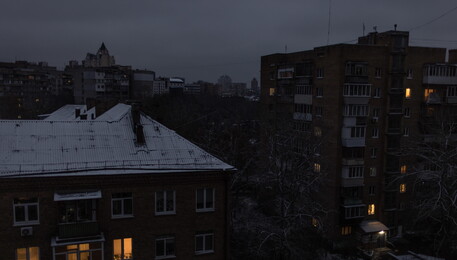 Neve durante un blackout a Kiev, archivio (ANSA)