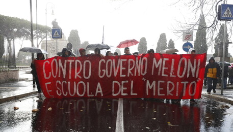 Manifestazione studentesca 'No Meloni day' al Circo Massimo, Roma, 18 novembre 2022. ANSA/ ANGELO CARCONI (ANSA)