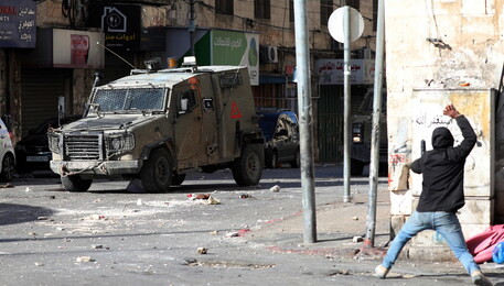 L'esercito israeliano in azione a Nablus in Cisgiordania (ANSA)