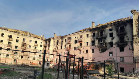 Le macerie di un edificio a Mariupol (ANSA)
