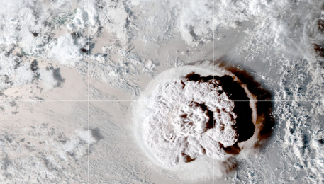 L'eruzione vulcanica a Tonga luglio 2022, ripresa da un satellite (ANSA)