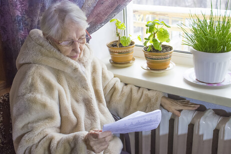 Freddo a casa, rischi salute per 3mln di anziani