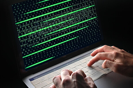 Agenzia cibersicurezza, rischi da abuso IA e sorveglianza