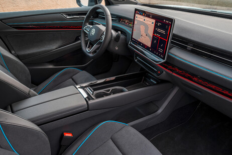 Nuova Volkswagen ID.7 tra tecnologia e comfort