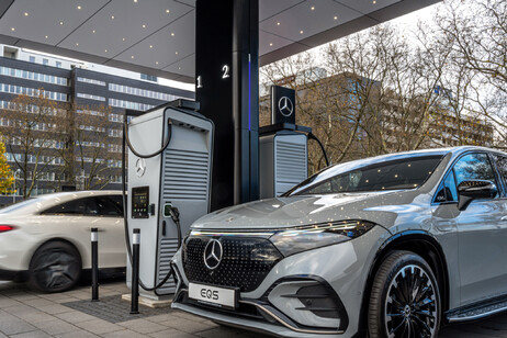 Mercedes apre suo primo hub di ricarica europeo a Mannheim