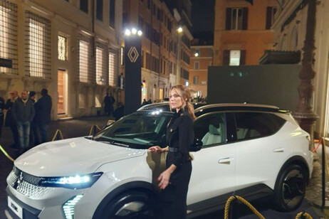 Renault illumina Roma per un natale sostenibile